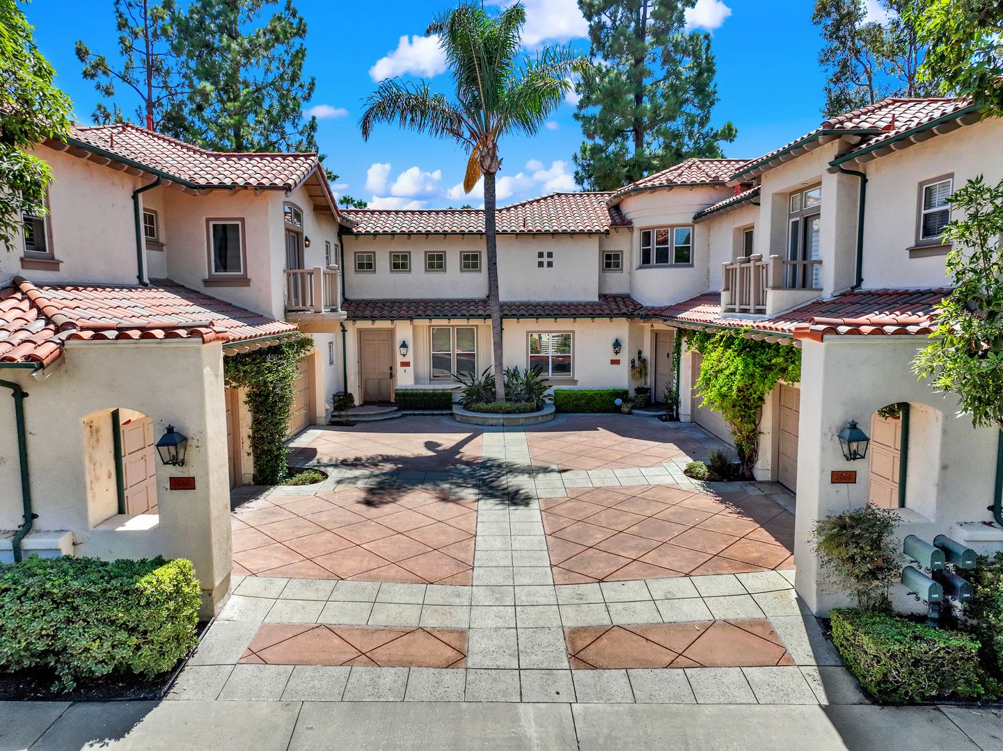 Tustin Condo: 2468 Aquasanta