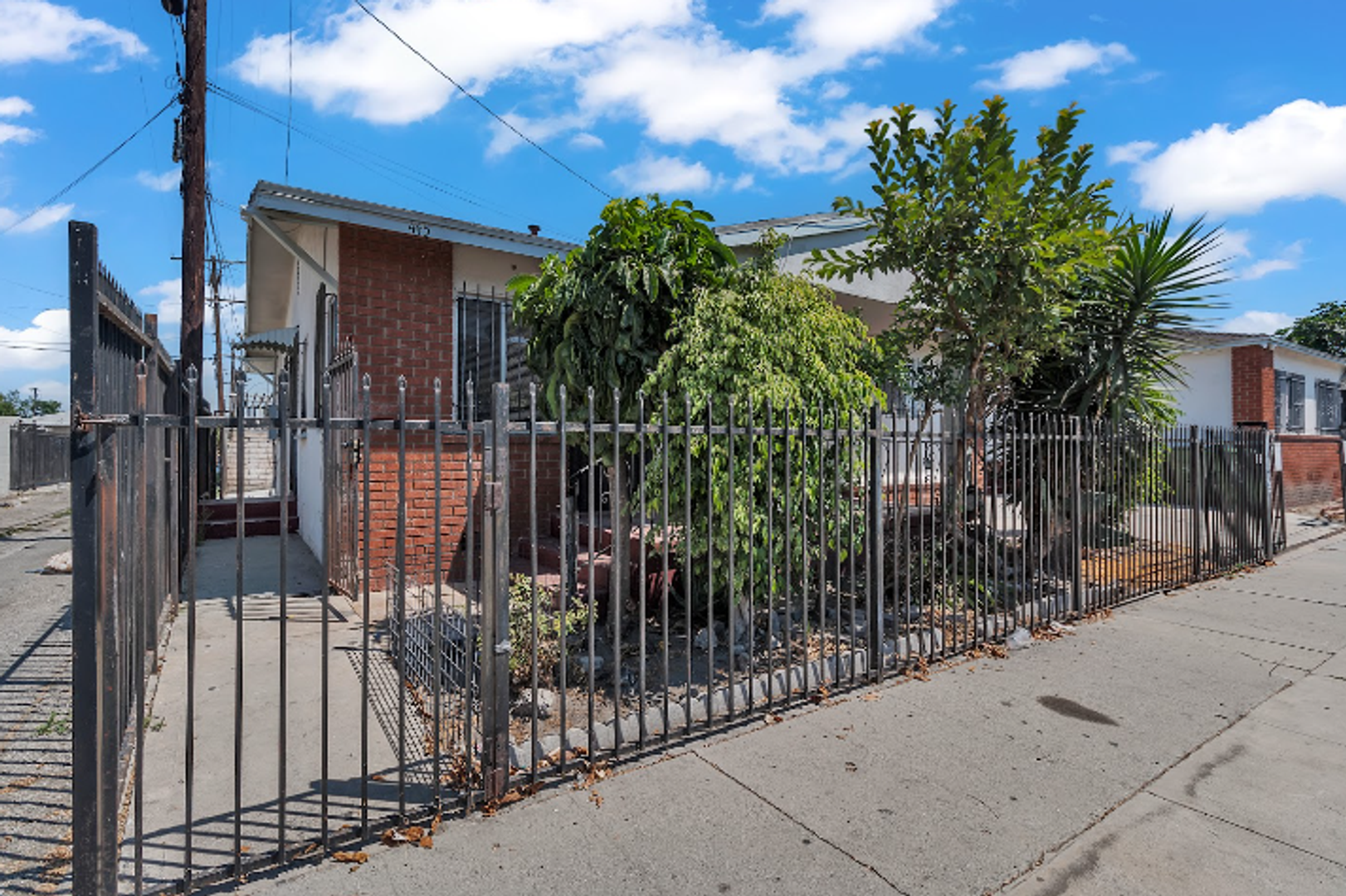 Los Angeles Apartment: 447 E 101st St - 1