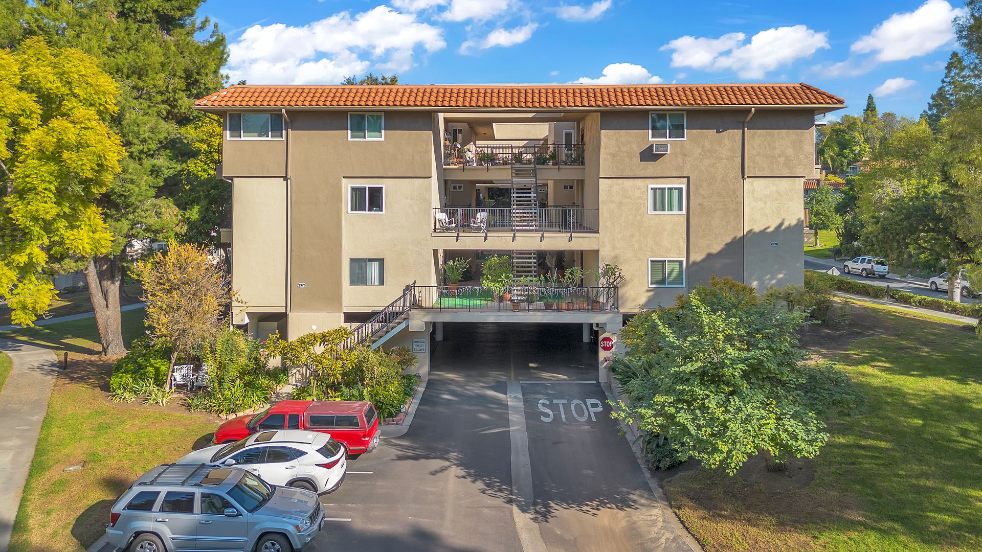 Laguna Woods House: 2370 Via Mariposa West