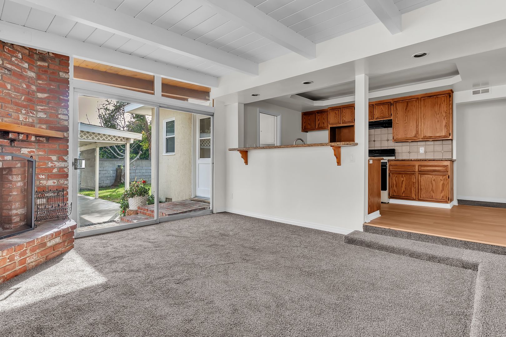 Long Beach House: 6120 East Walton Street