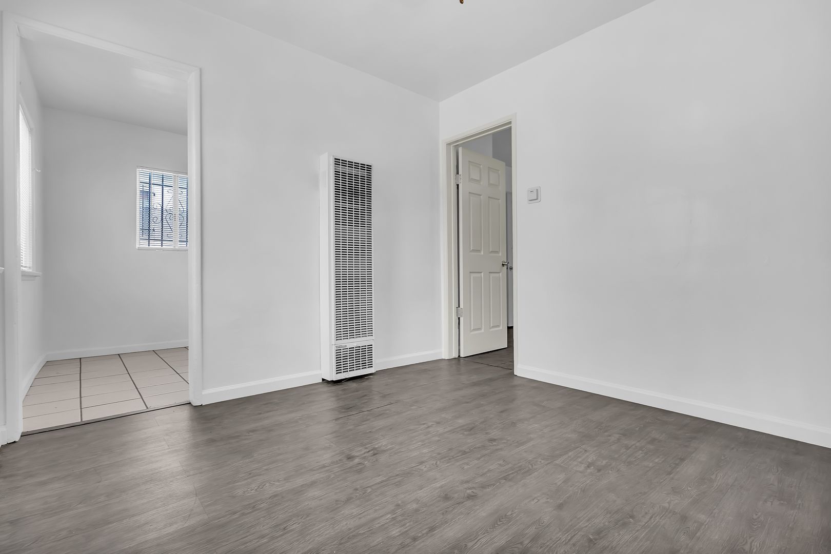 Los Angeles Apartment: 447 E 101st St - 1