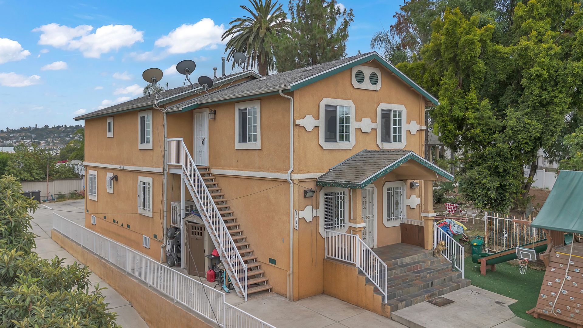 Los Angeles House: 1672 N Soto Street