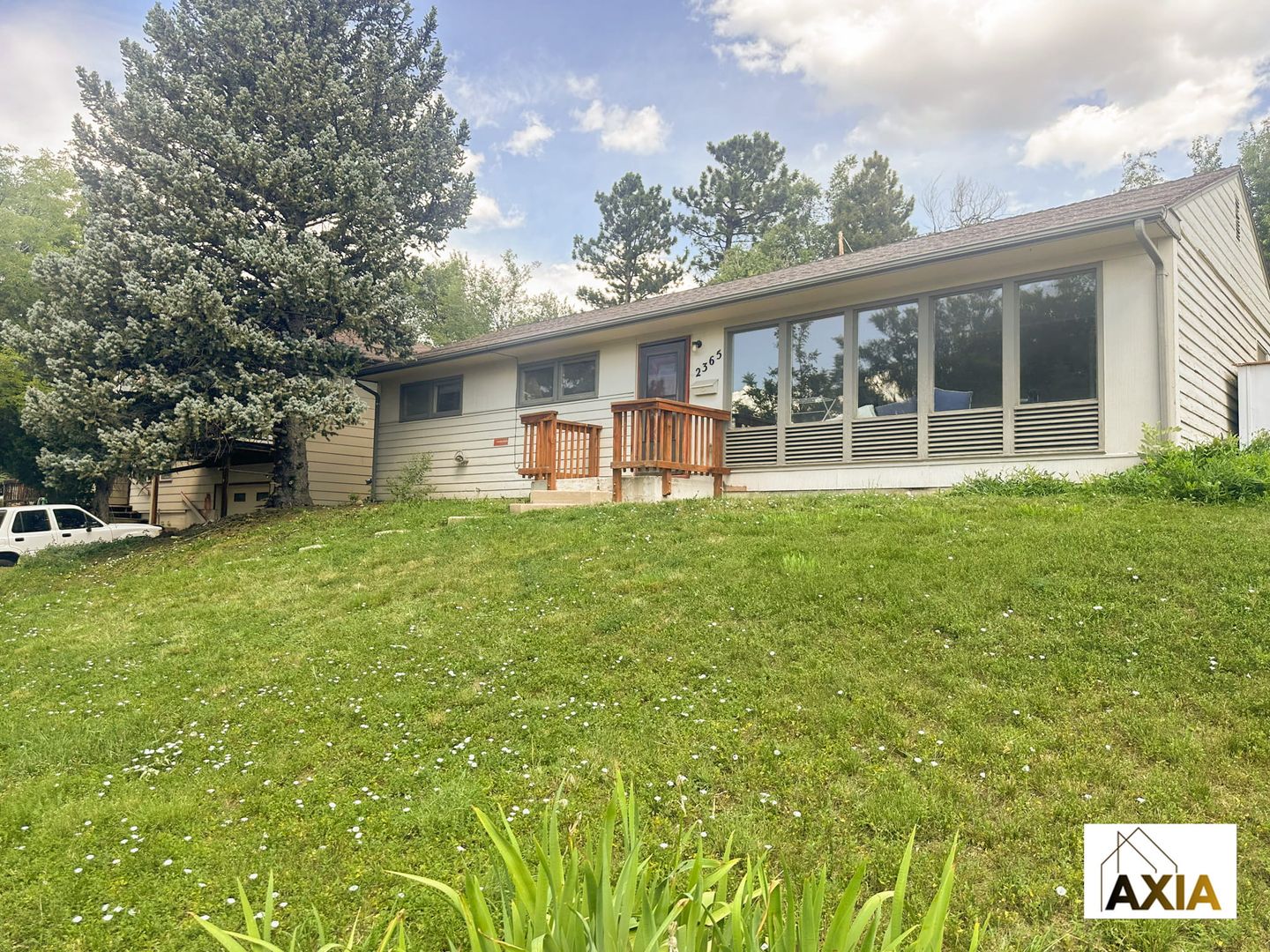 Boulder House: 2365 Panorama Ave