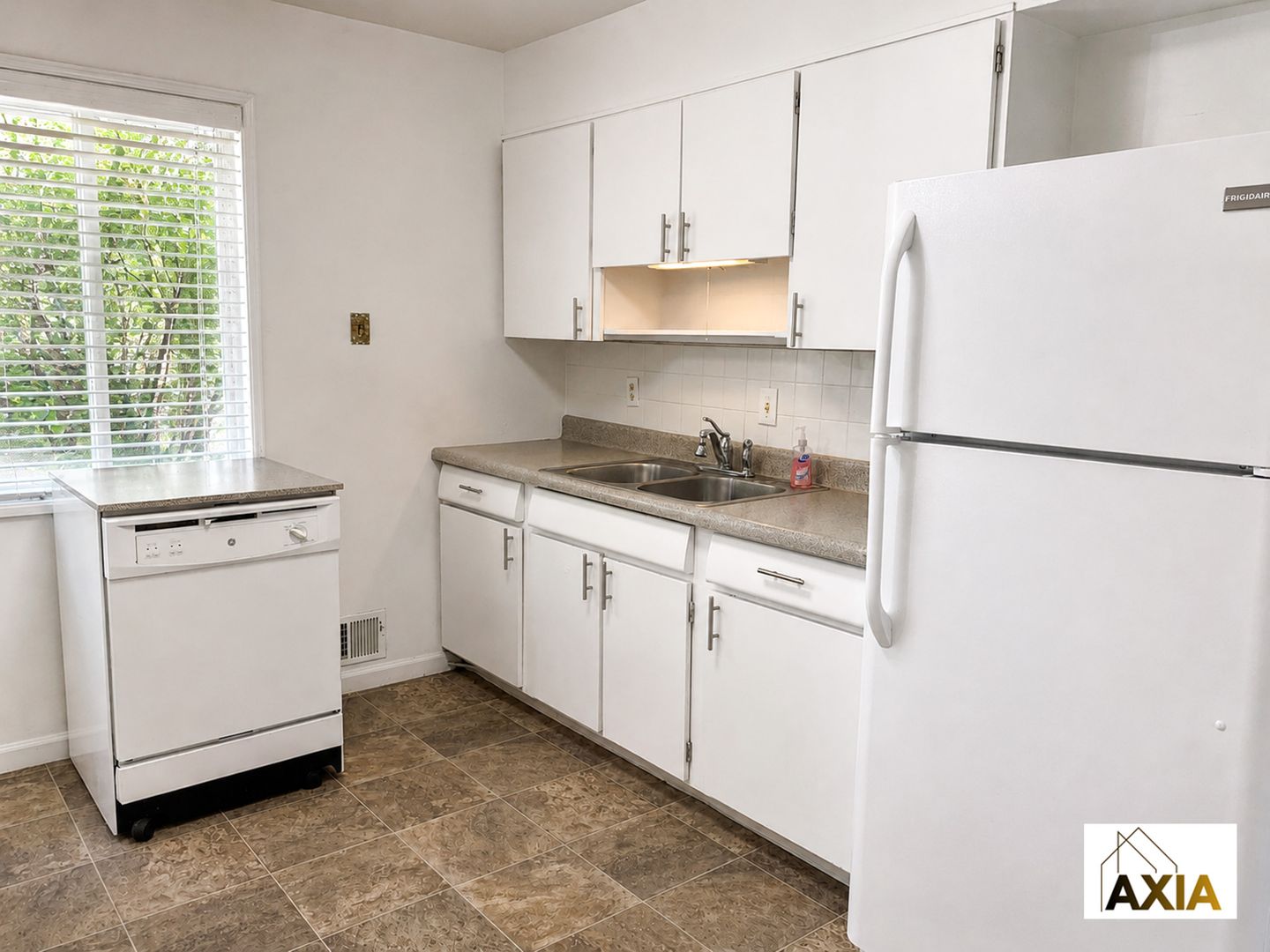 205 S. 39th 5 of 12