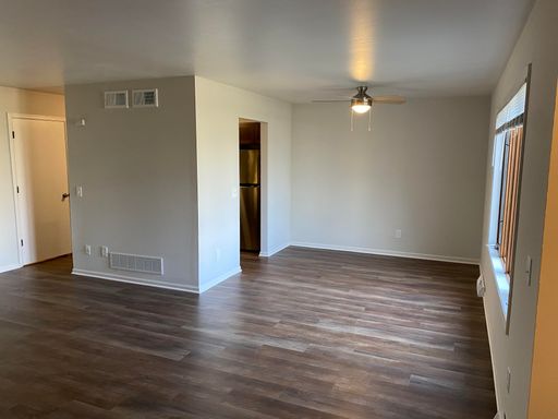 2 Bedroom, 1.5 Bath Townhouse – photo 1