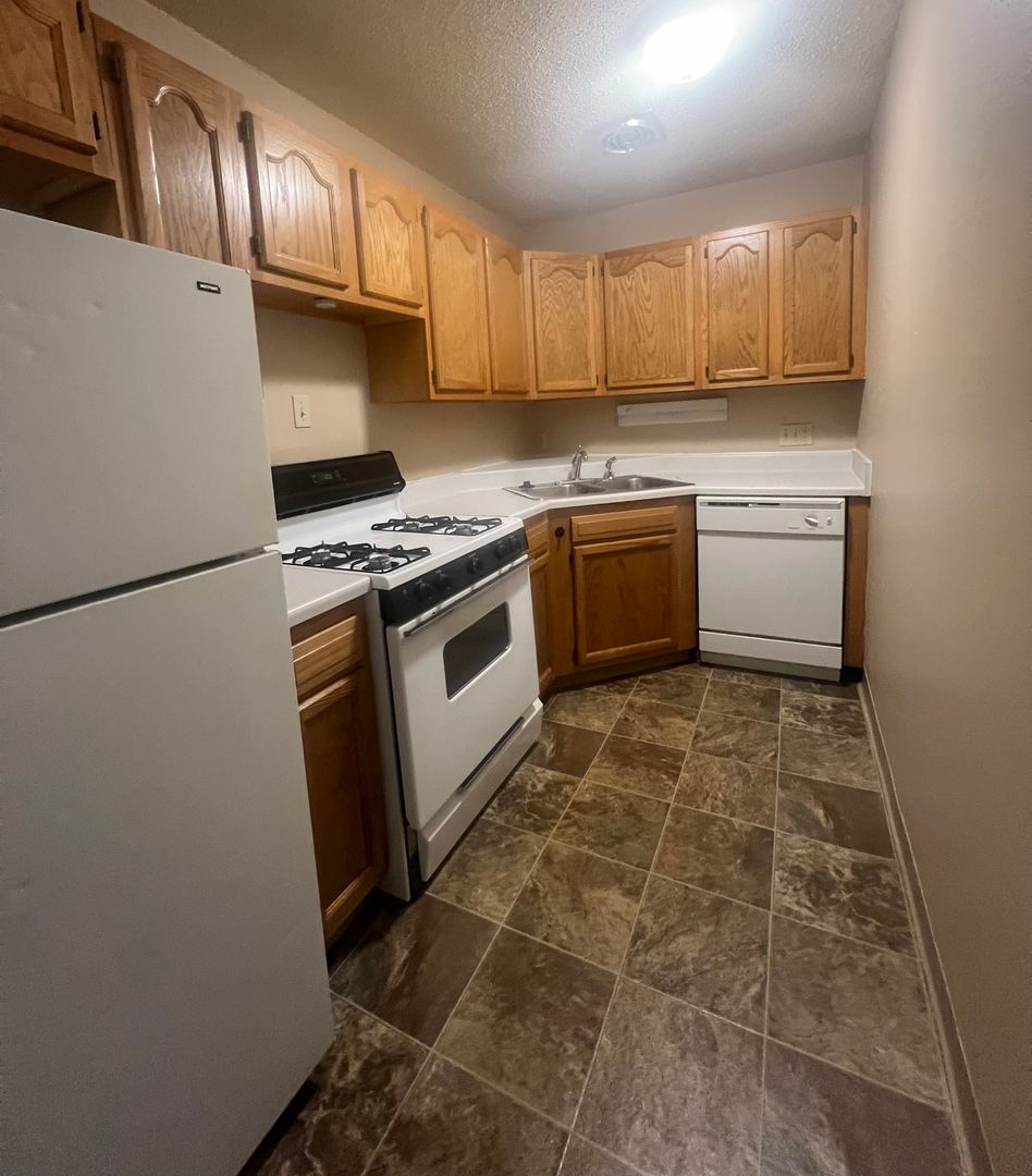 Des Moines Apartment: 2800 Fleur Dr