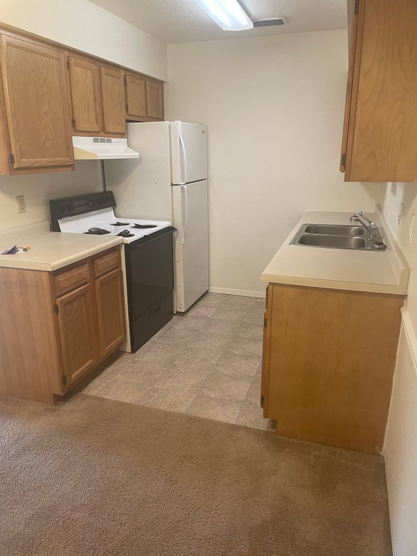 Bettendorf Apartment: 2900 Middle Rd
