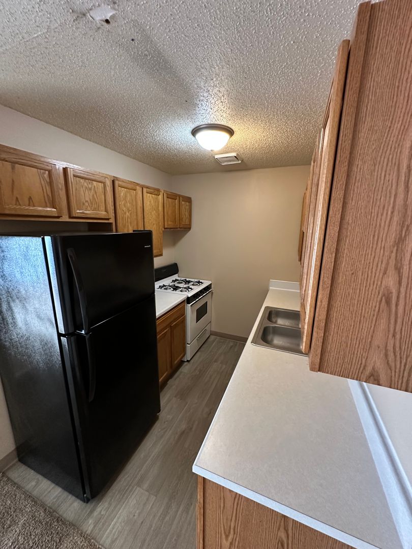 Des Moines Apartment: 2800 Fleur Dr
