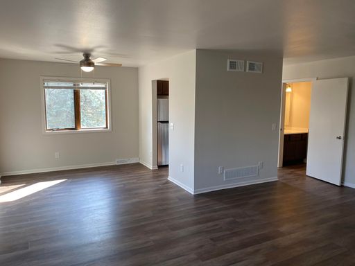 2 Bedroom, 1.5 Bath Townhouse – photo 1