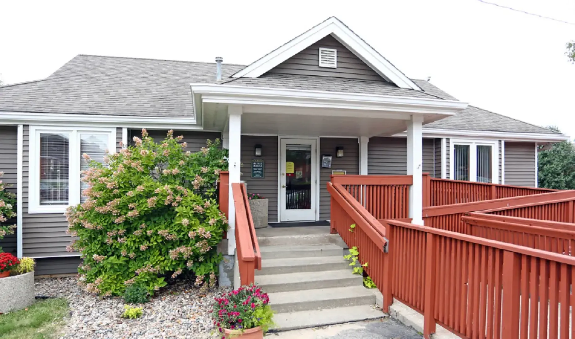 Des Moines Apartment: 2800 Fleur Dr