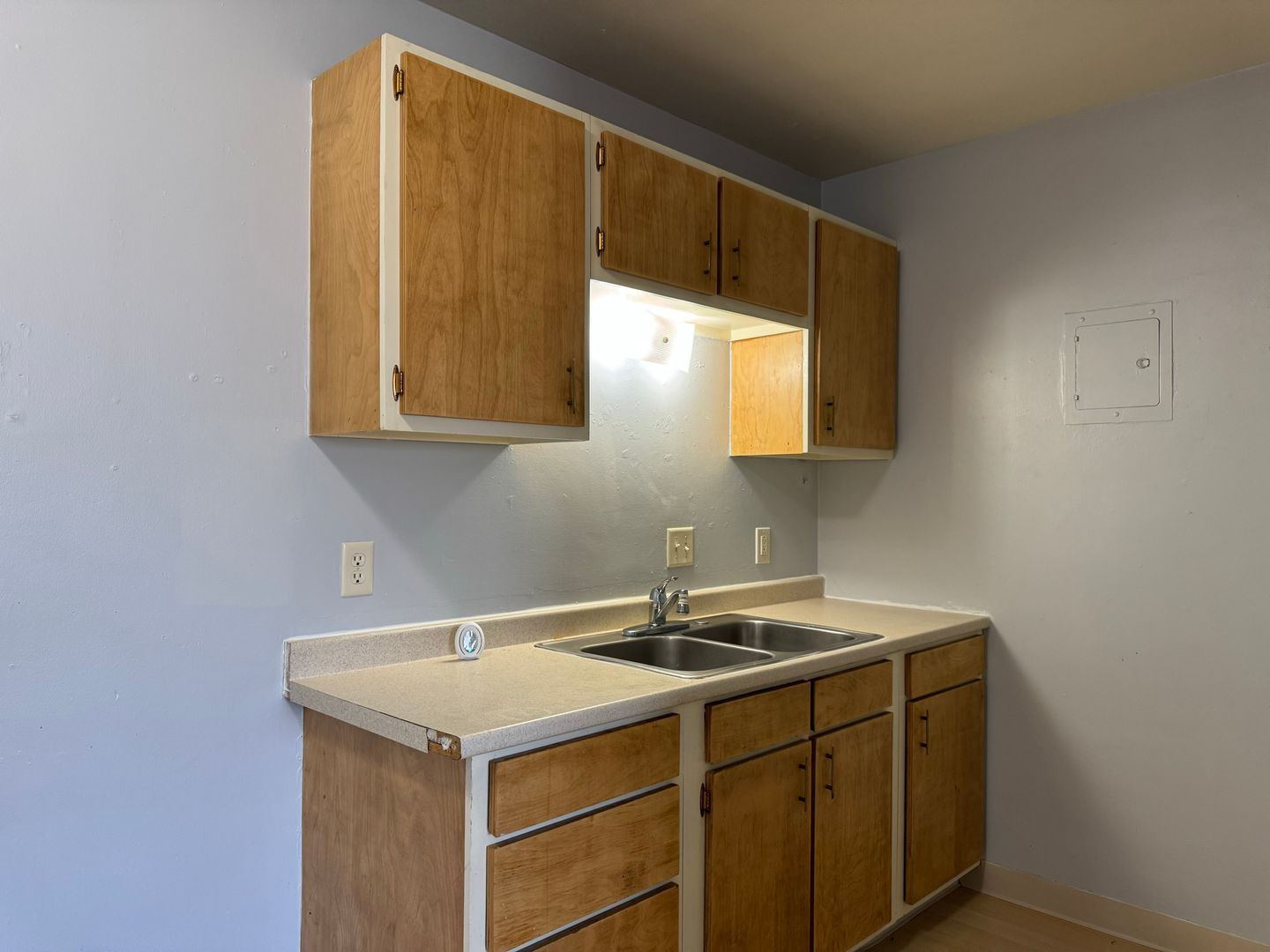 Moorhead Apartment: 1929 18th Ave S