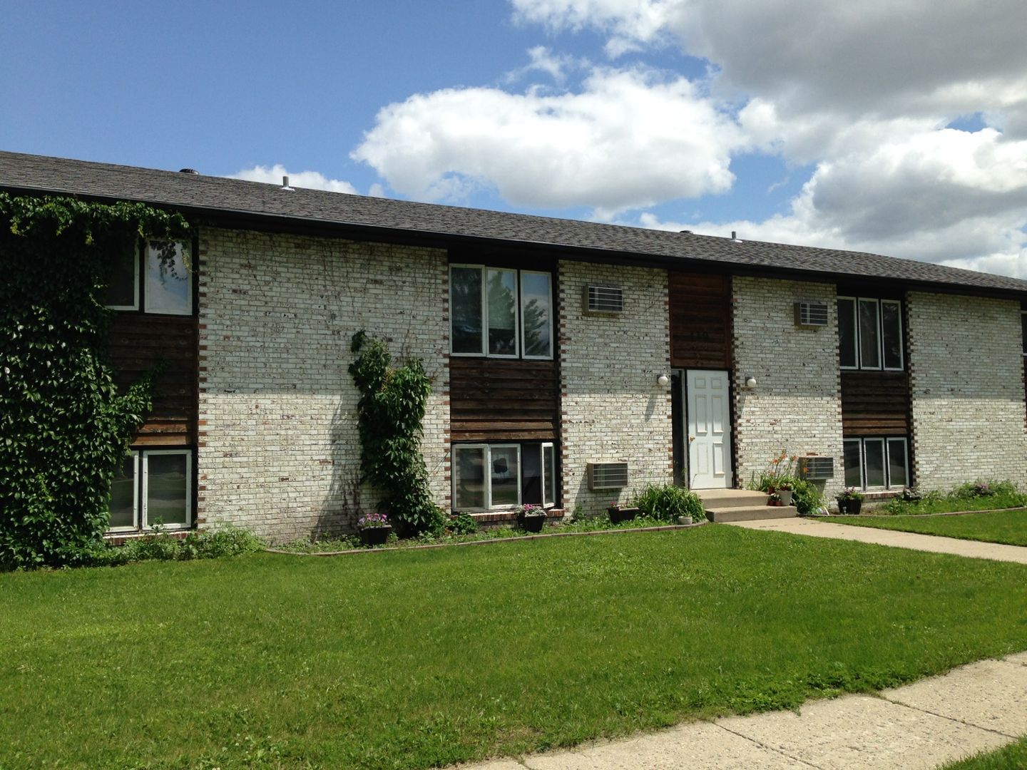 West Fargo Apartment: 419 6th Street East