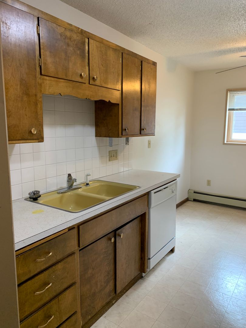 West Fargo Apartment: 517 6th Street East