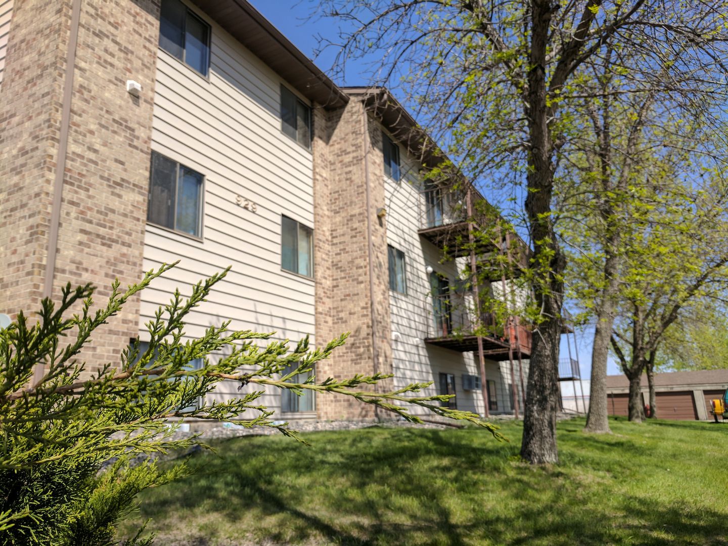 Fargo Apartment: 929 Page Drive South