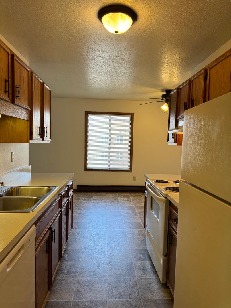 Fargo Apartment: 2414 17th Street South