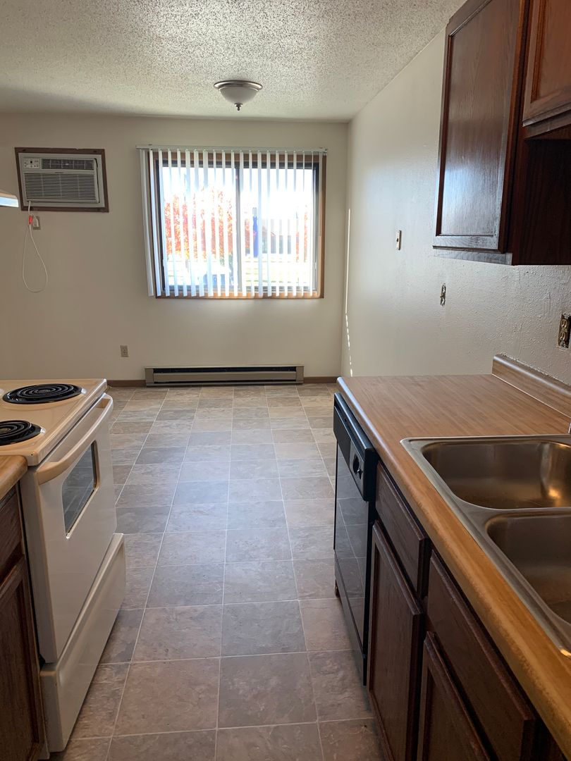 Fargo Apartment: 2411 30 1/2 Avenue South