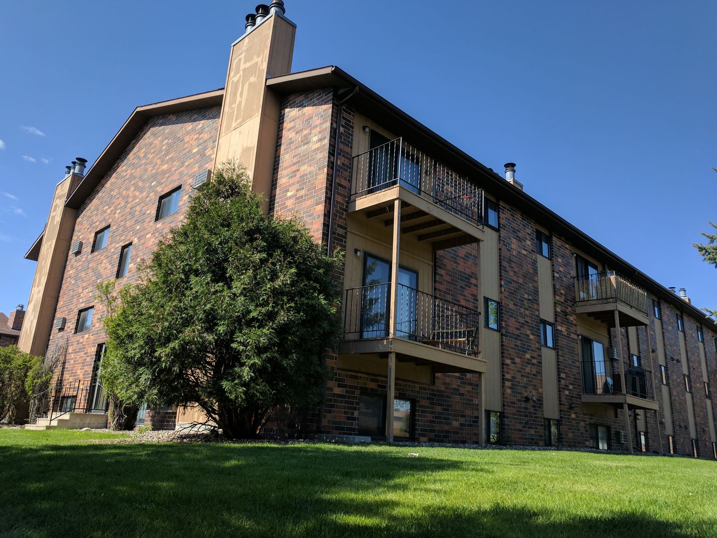 Fargo Apartment: 1727 42nd Street South