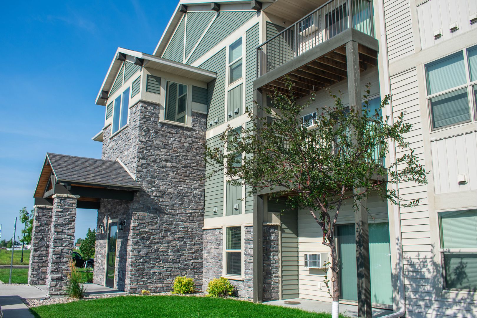 Fargo Apartment: 2400 65th Avenue South