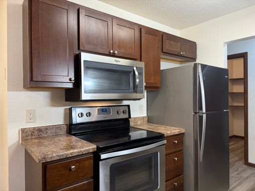 Spring Glen Apartment Homes - 780 SQ.FT. - Garden Level - Single Stall Garage – photo 1