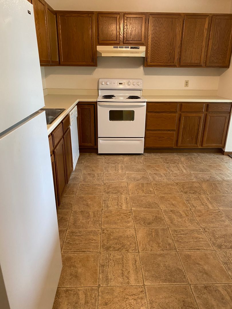 Fargo Apartment: 929 Page Drive South