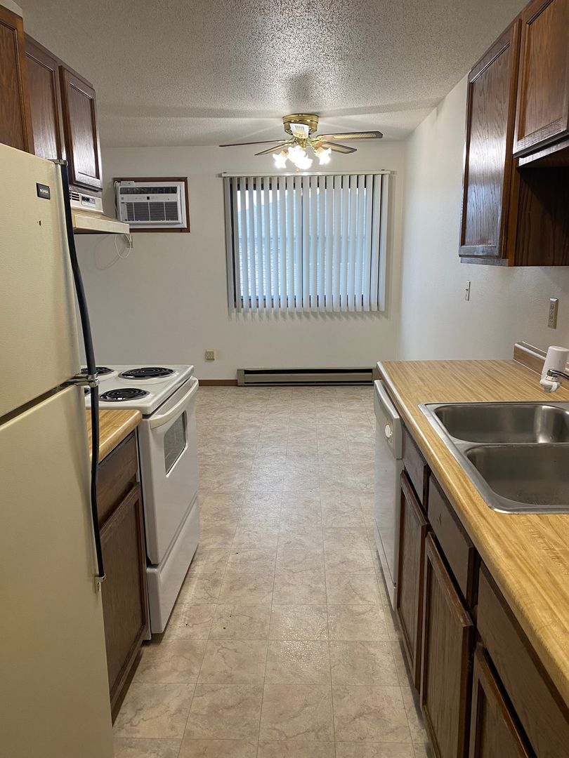 Fargo Apartment: 2411 30 1/2 Avenue South