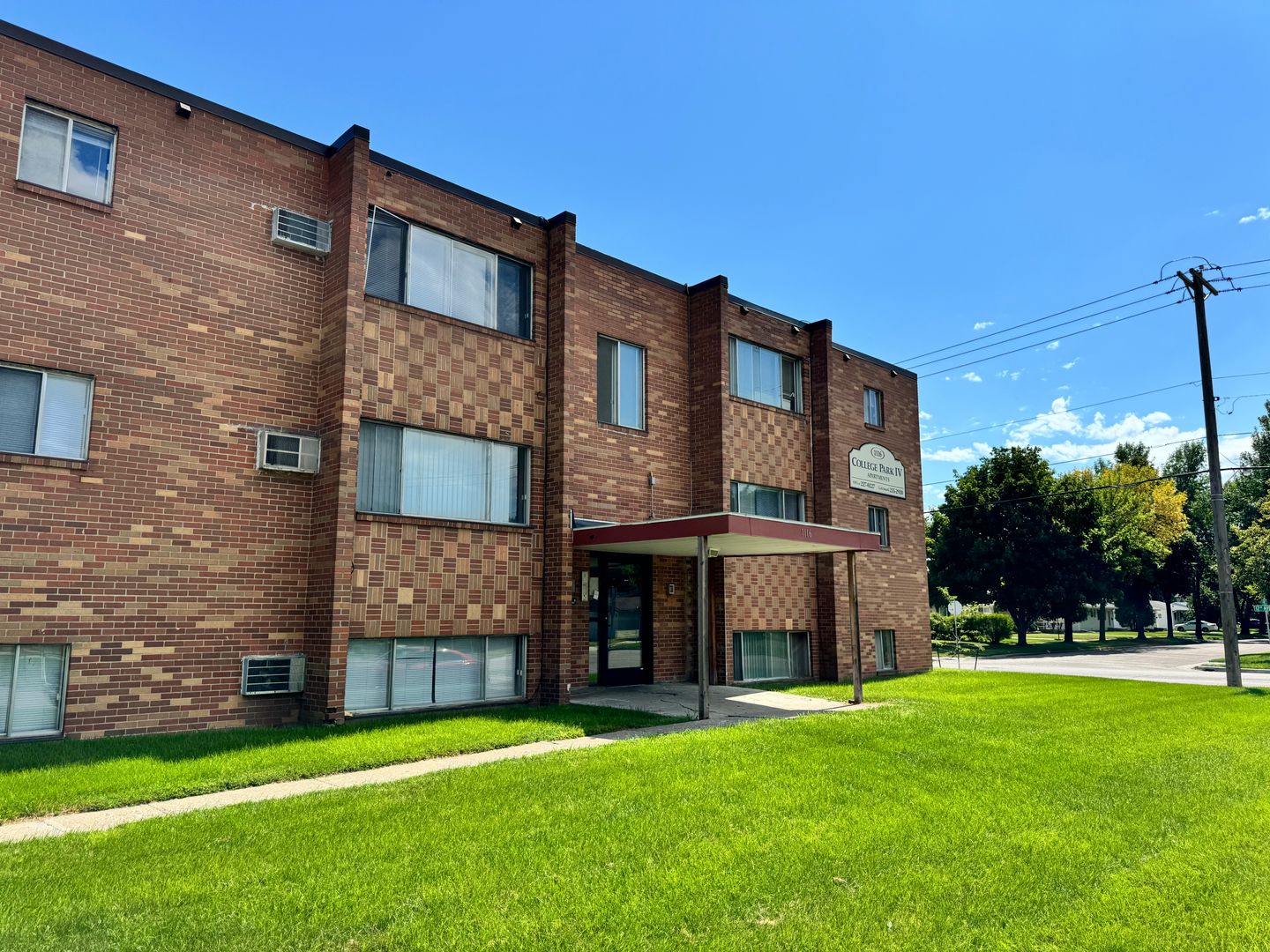 Moorhead Apartment: 1929 18th Ave S