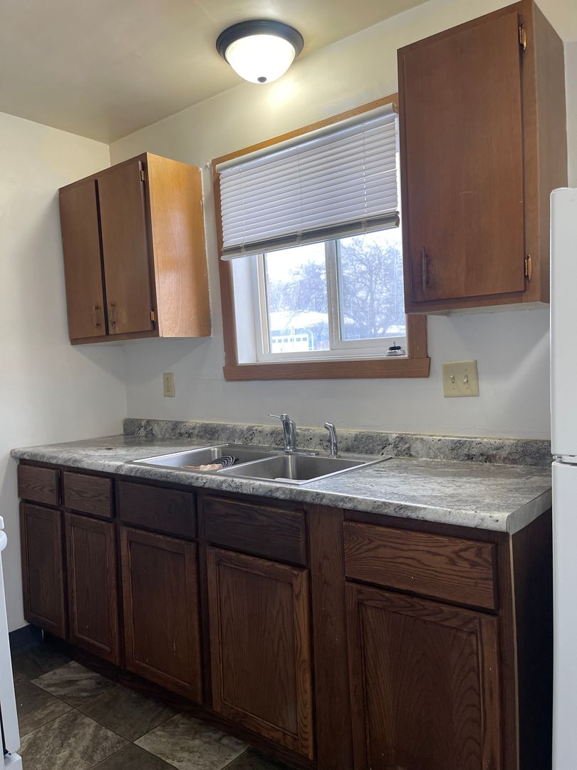 Moorhead Apartment: 1929 18th Ave S