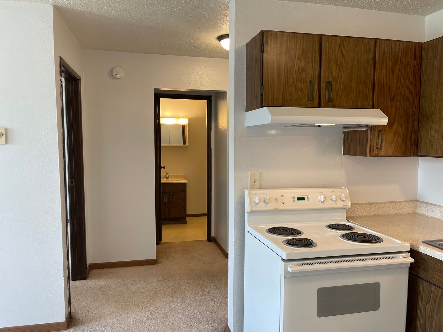 Moorhead Apartment: 1929 18th Ave S