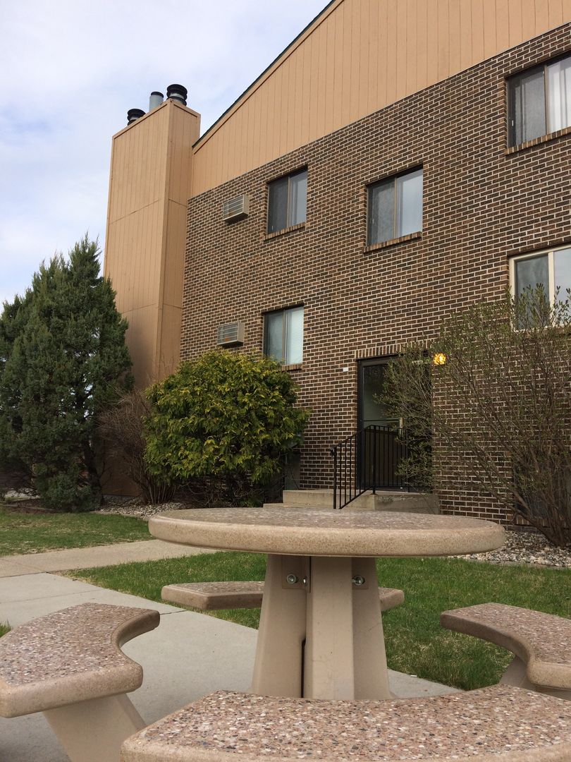 Fargo Apartment: 2709 & 2731 15th Street South
