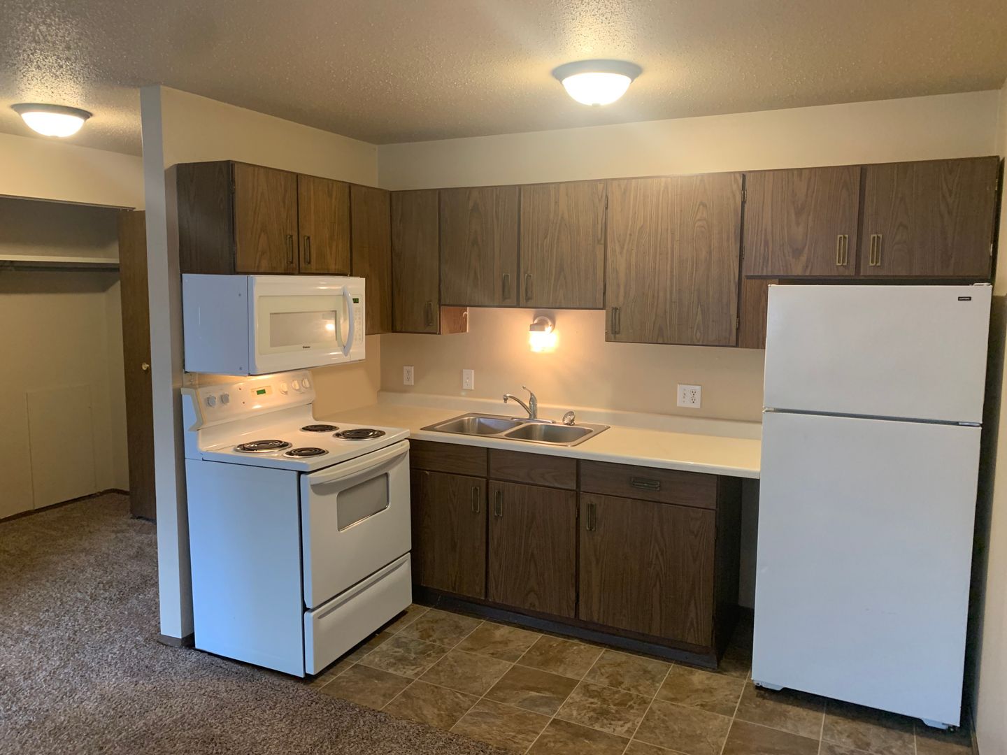 Moorhead Apartment: 1929 18th Ave S