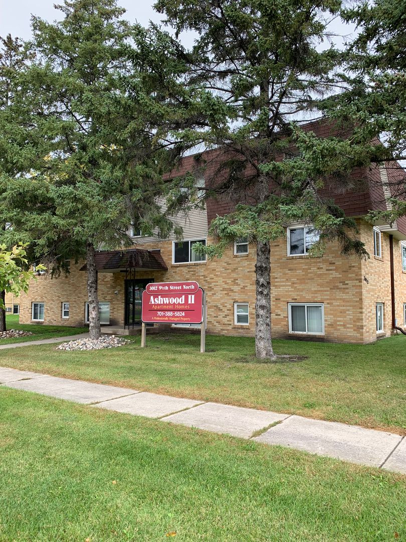 Fargo Apartment: 3012 9 1/2 Street North