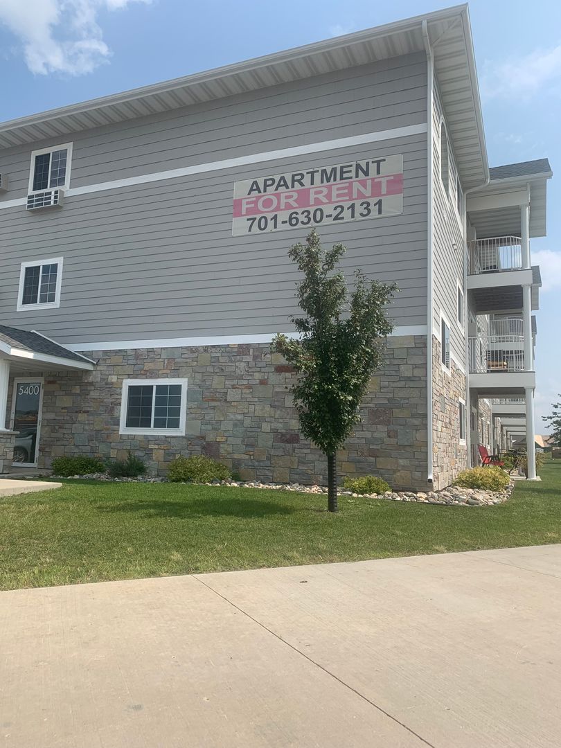 Fargo Apartment: 5400 42nd St S