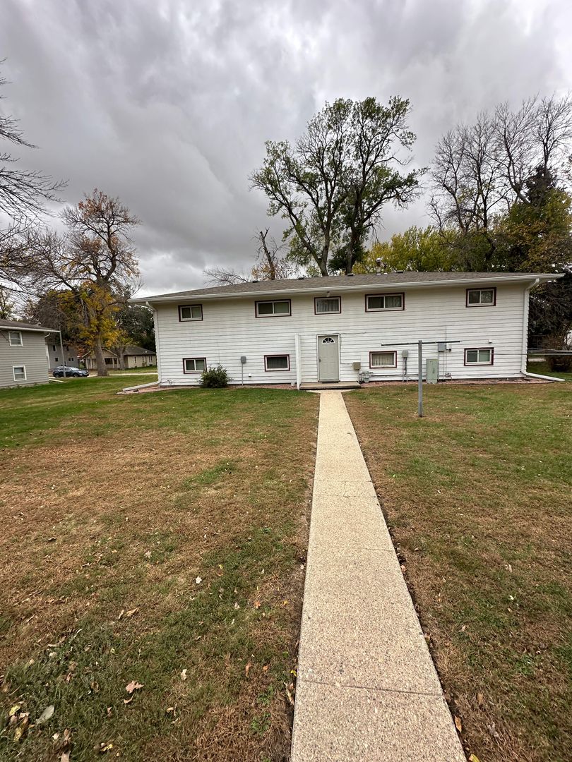 Orange City Apartment: 317 Delaware Avenue SW