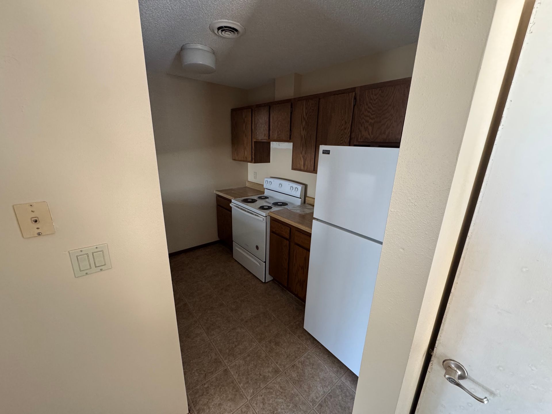 Jefferson Apartment: 1401/1402 Woodland Drive