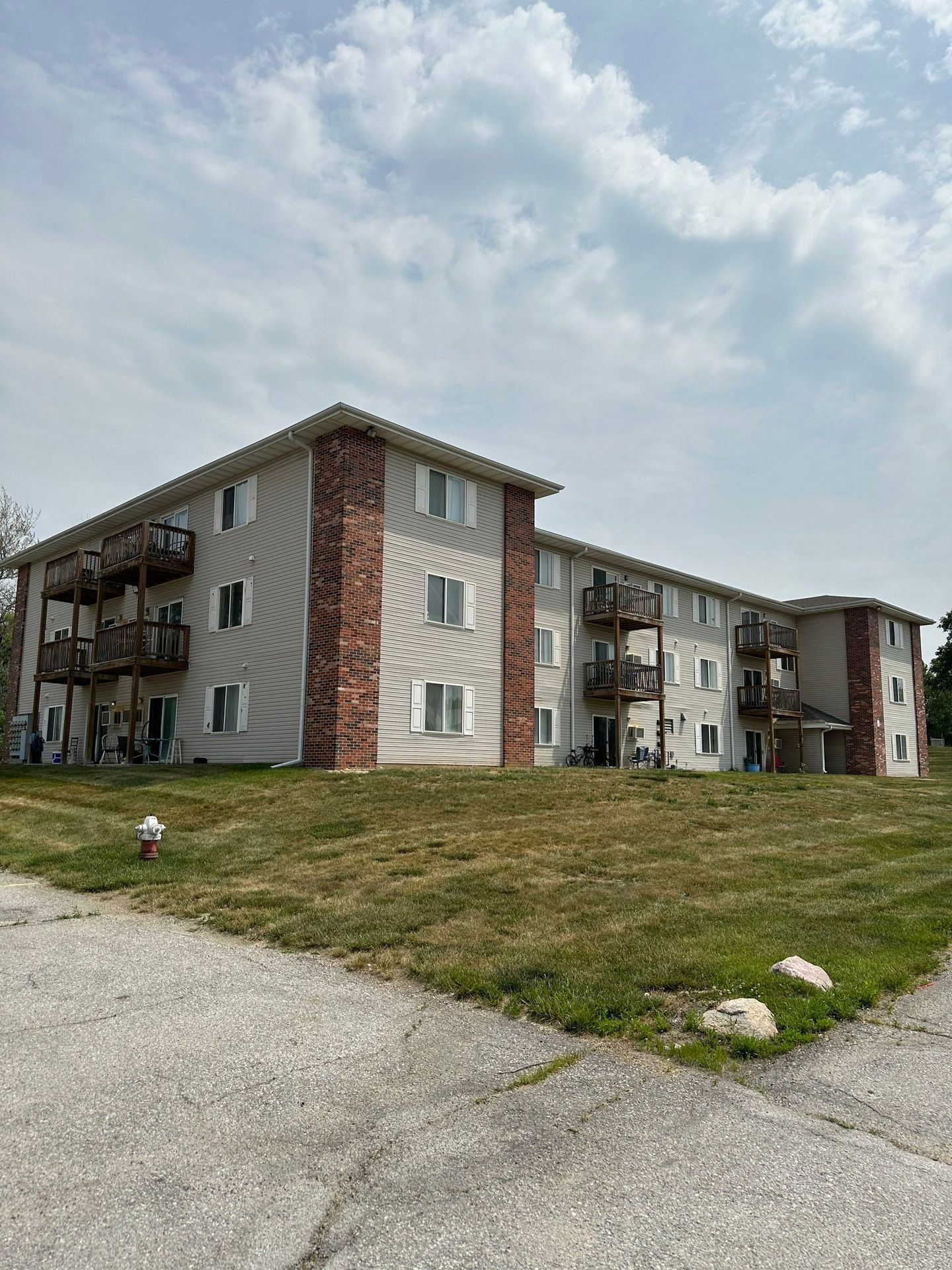 Red Oak Apartment: 2400 North 8th Street