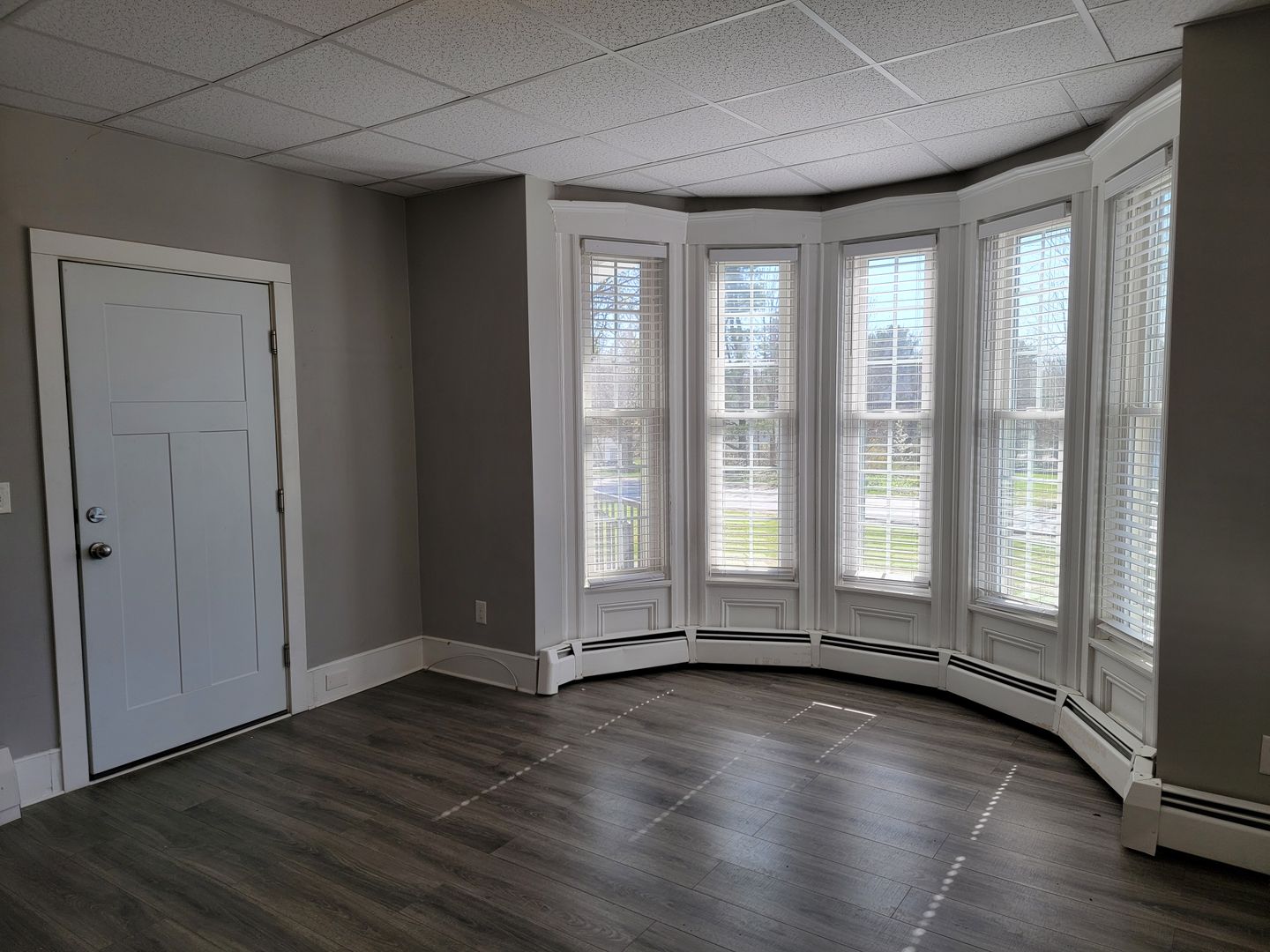 Pelham Apartment: 166 Marsh Road
