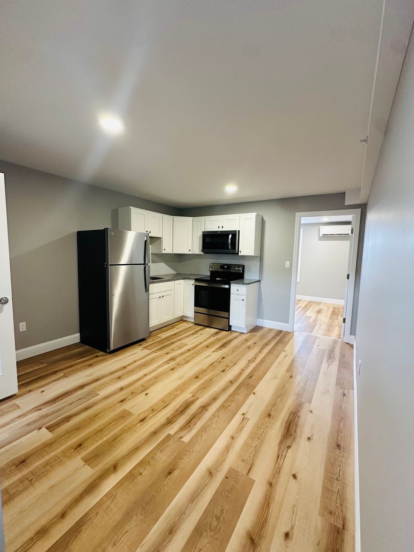 Milford Apartment: 371 Elm Street