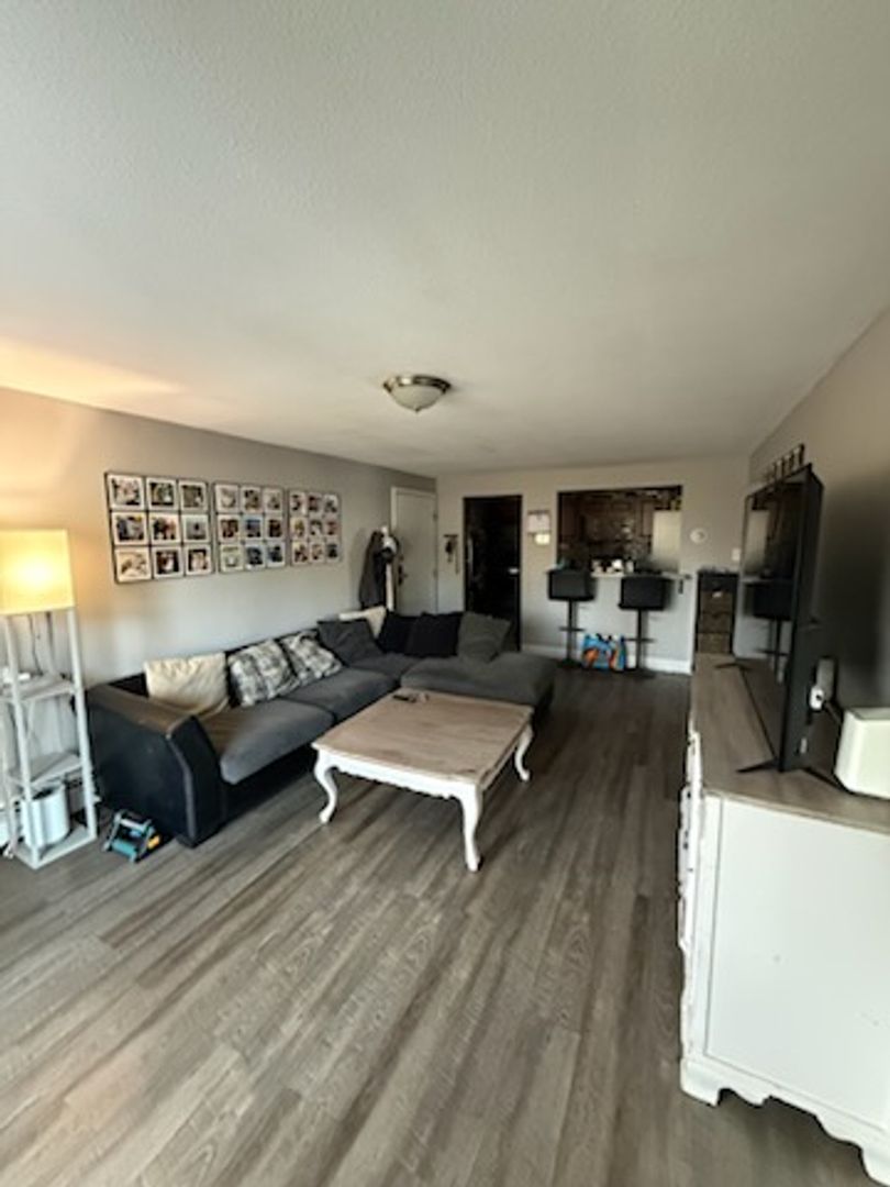 Derry Apartment: 1 Silvestri Circle