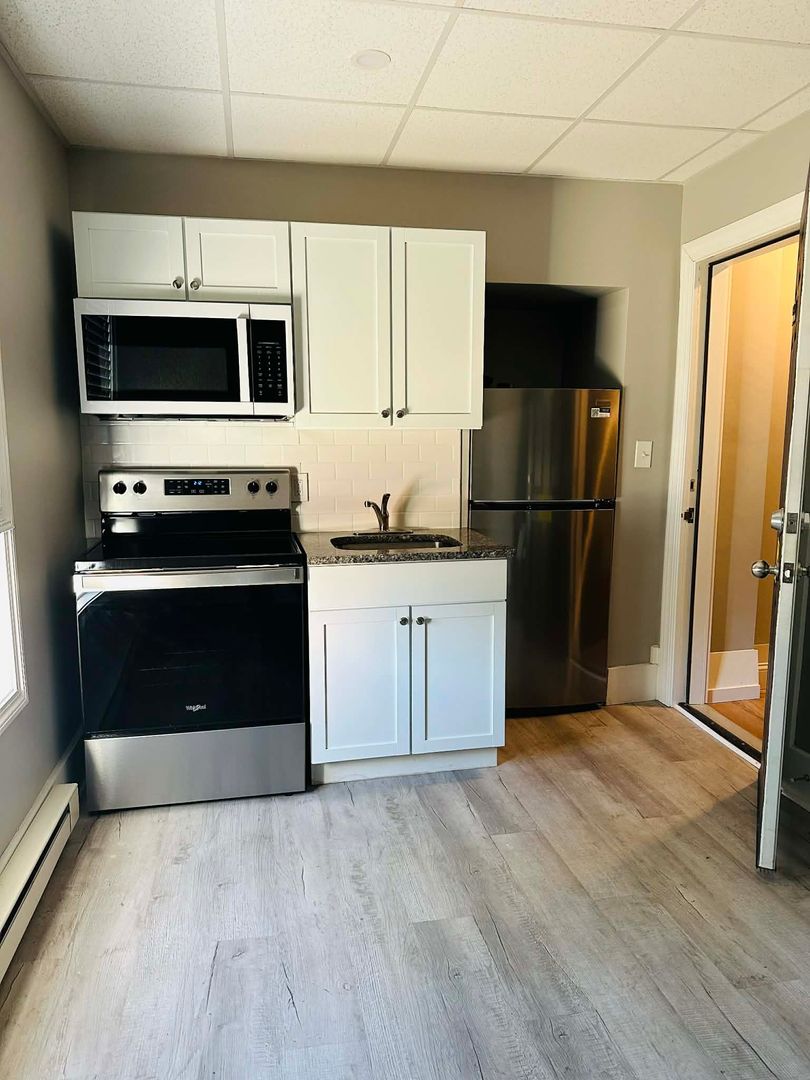 Nashua Apartment: 36 Chandler Street