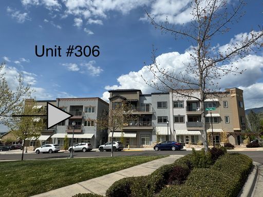 Exceptional Apartment Home with Magnificent Views – photo 1