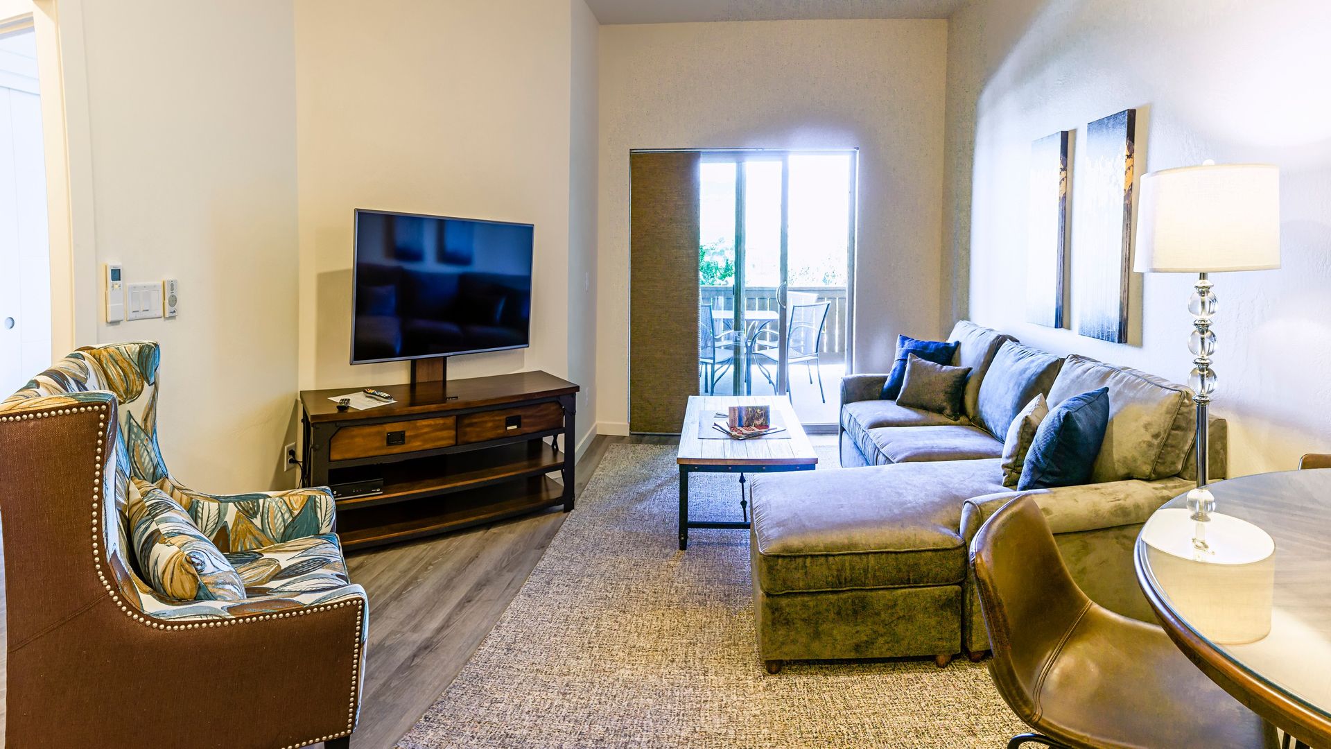 Ashland Apartment: 474 - 478 Russell Street