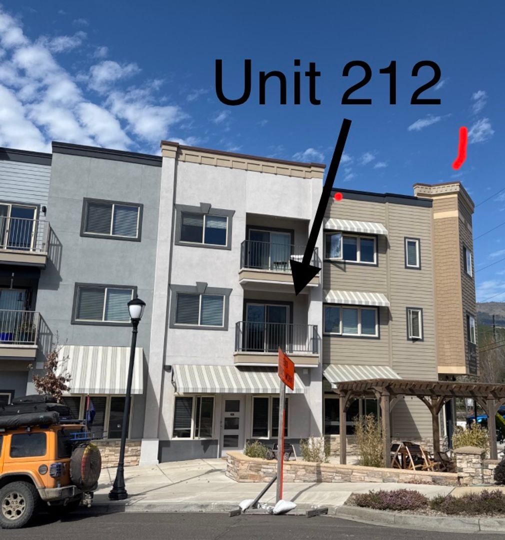 Ashland Apartment: 651 Fair Oaks Ave