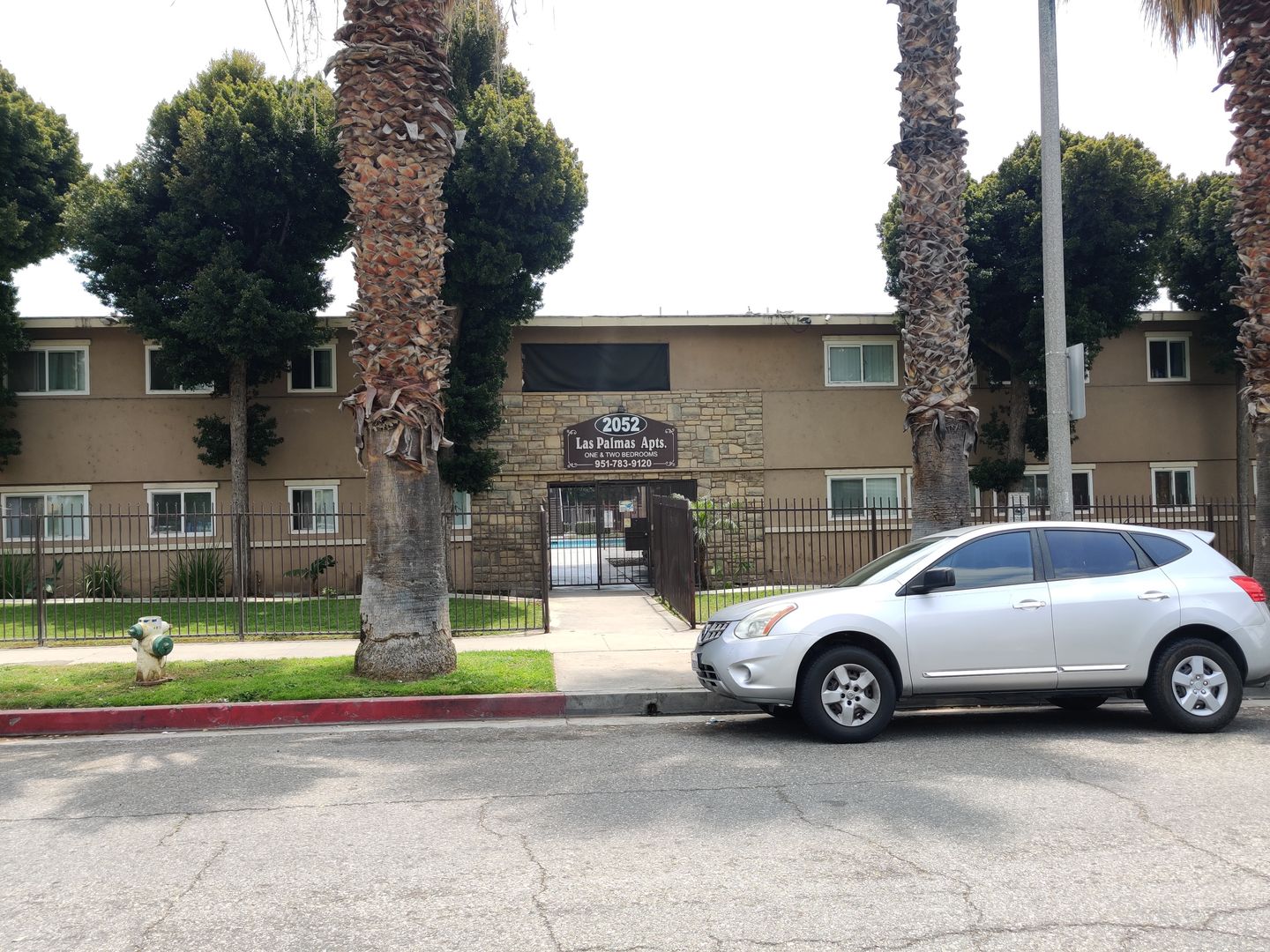 Riverside Apartment: 2052 W Linden Street