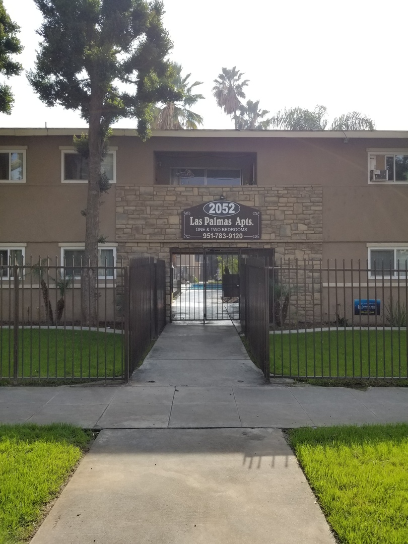 Riverside Apartment: 2052 W Linden Street