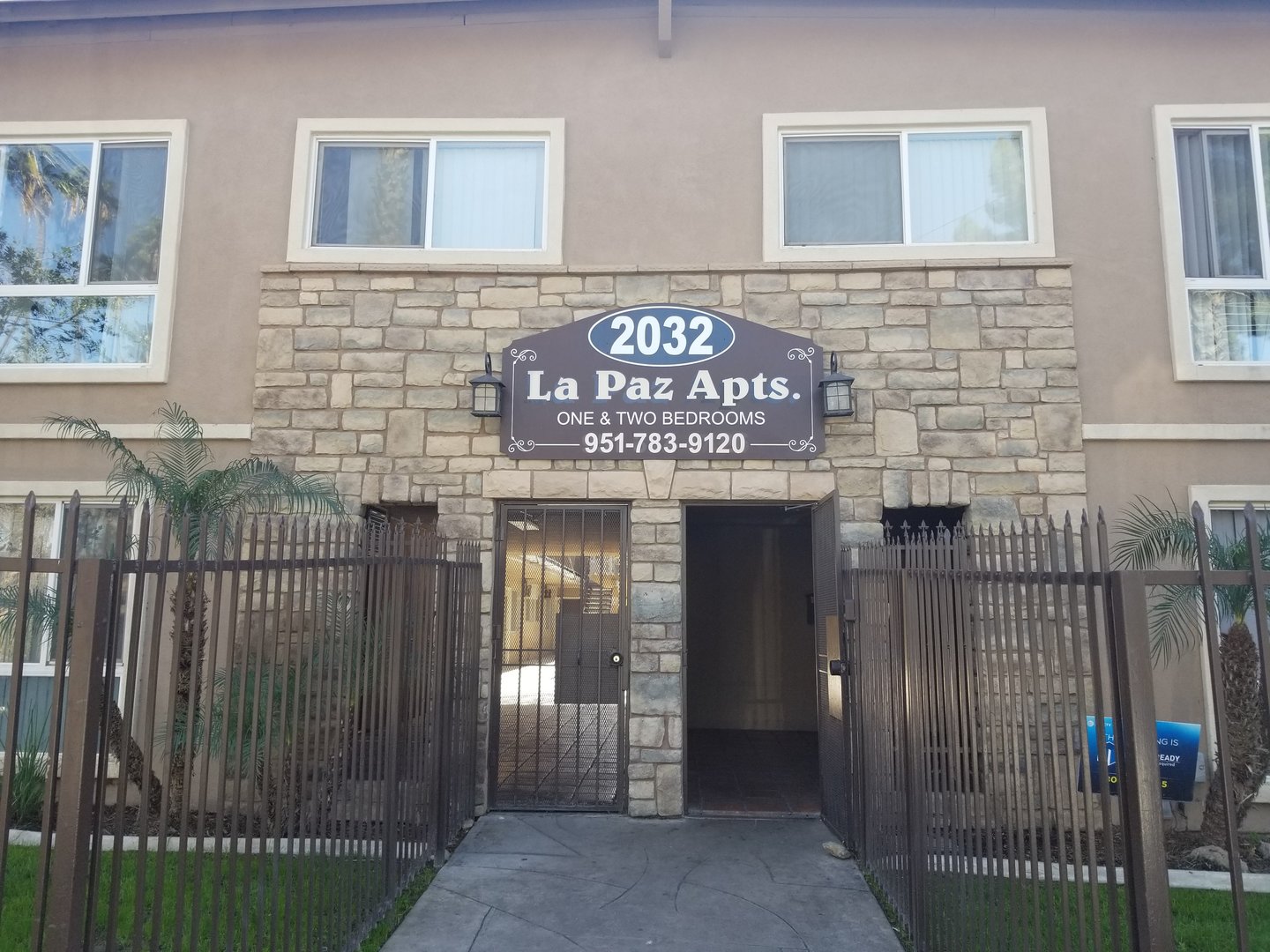 Riverside Apartment: 2032 W Linden Street