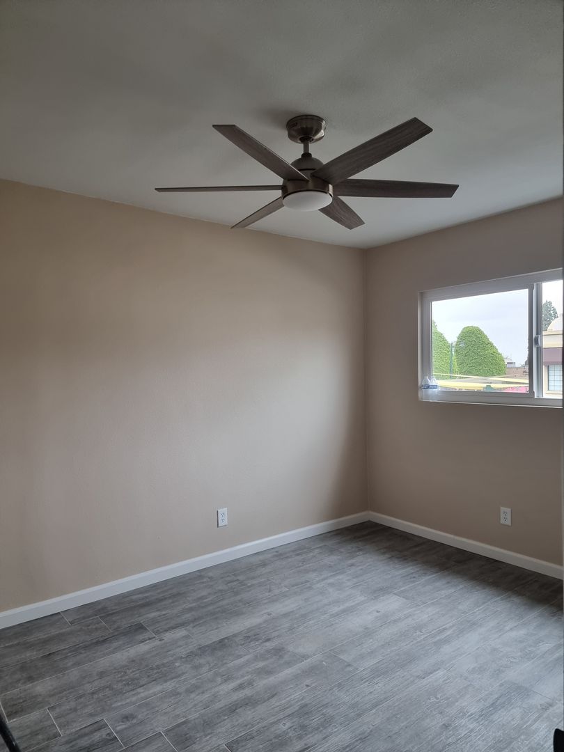 GLENDORA Apartment: 115 E MEDA AVE.