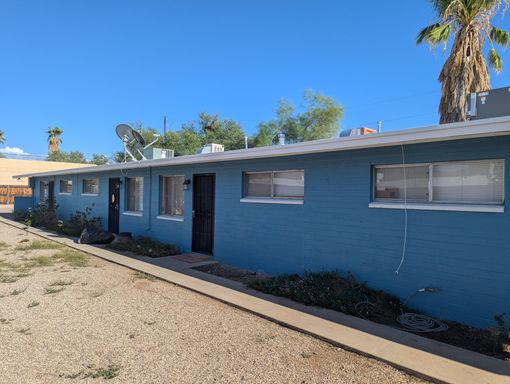 HALF OFF THE RENT FOR THE FIRST THREE MONTHS | One Bedroom Apartment Home with Yard and Wash/Dryer Hookup | Move In Special on Approved Applications – photo 1