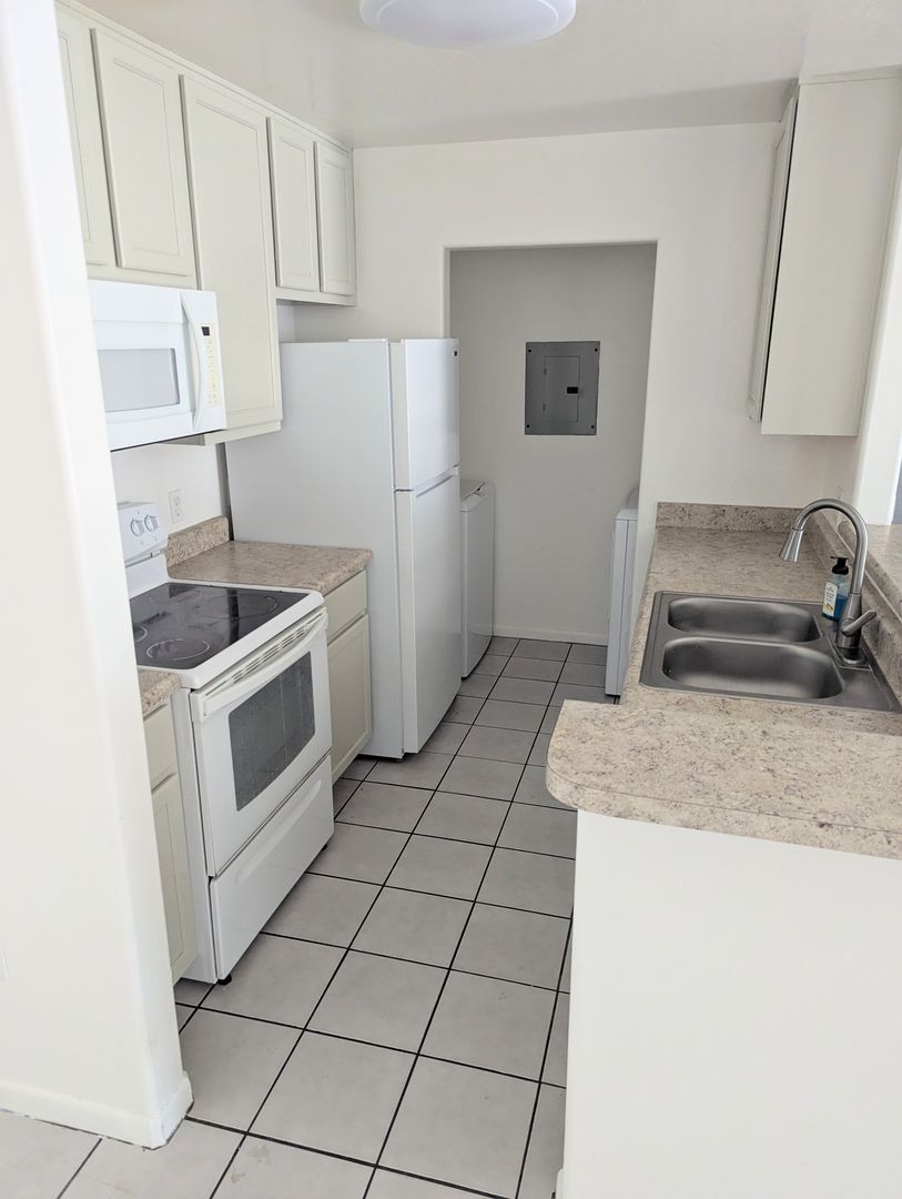 Sierra Vista Apartment: 270 W Tacoma St