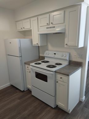 Move-In Ready 2-Bedroom Downstairs Apartment Enjoy all utilities included, Wi-Fi included – photo 1