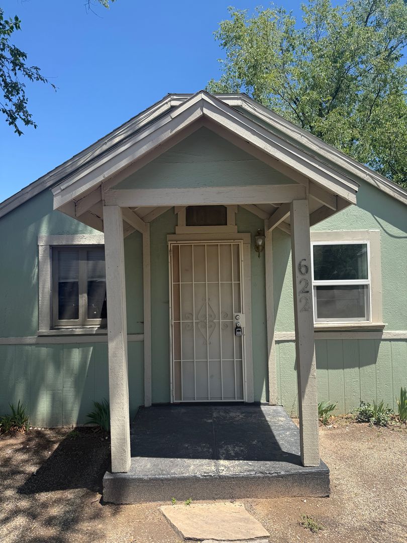 Prescott Apartment: 201-203 Garden & 622/624 Western Ave